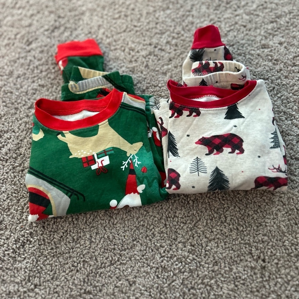 ❤️5 For $20❤️ Carters & PJ Place Christmas Holiday Sets
Boys 12/18M & 18M